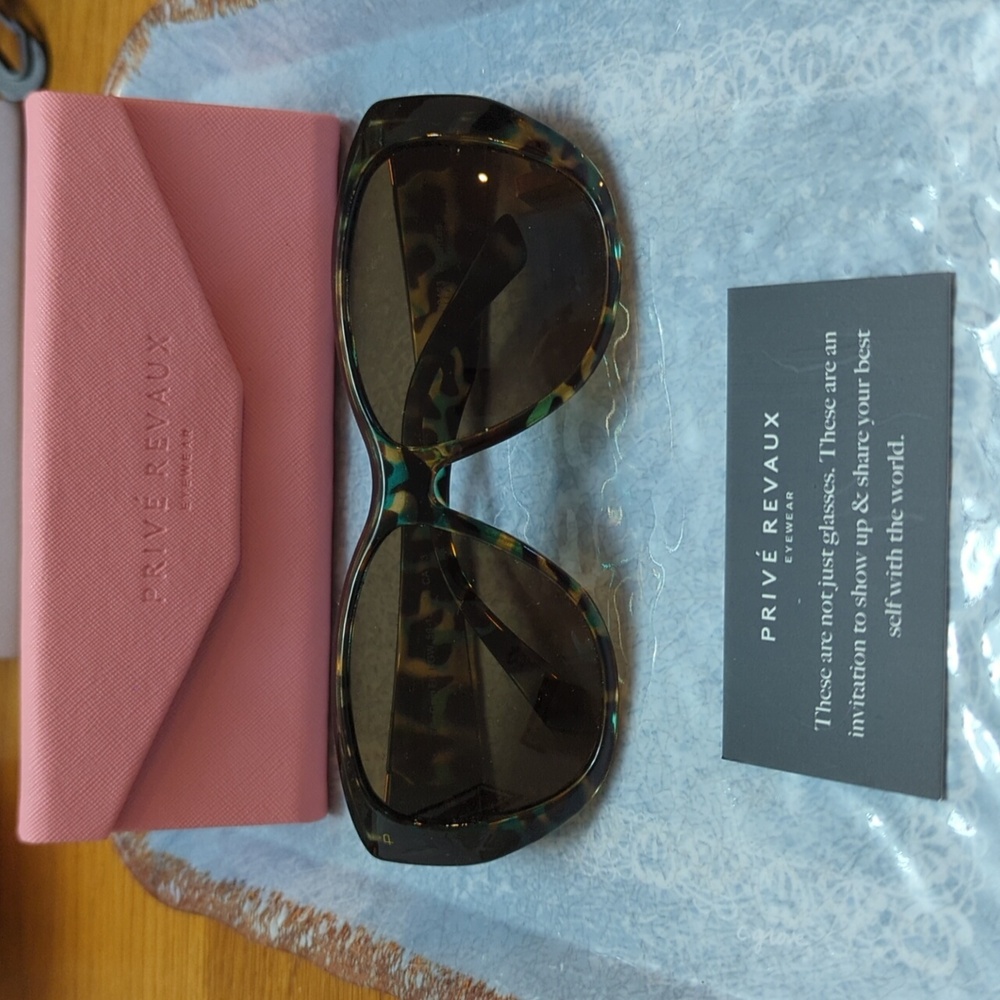 NWT Privé Revaux Sunglasses UVA/UVB Prot Anti Glare Polarized Blue Lt Blocking